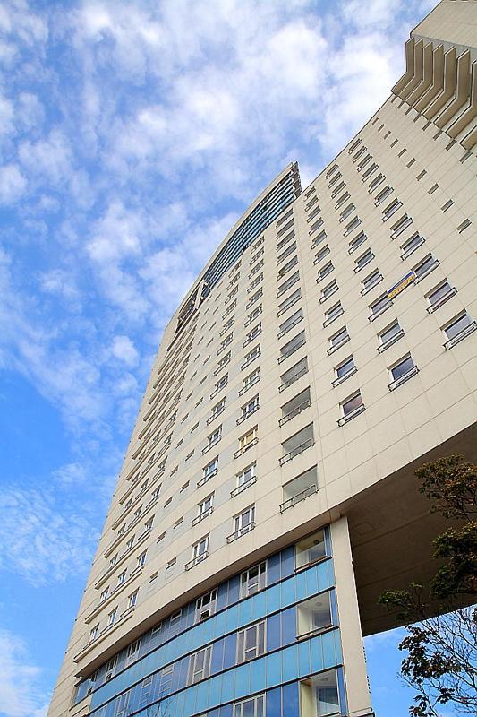 P&O Serviced Apartments Gdanski Station Varşovia Exterior foto